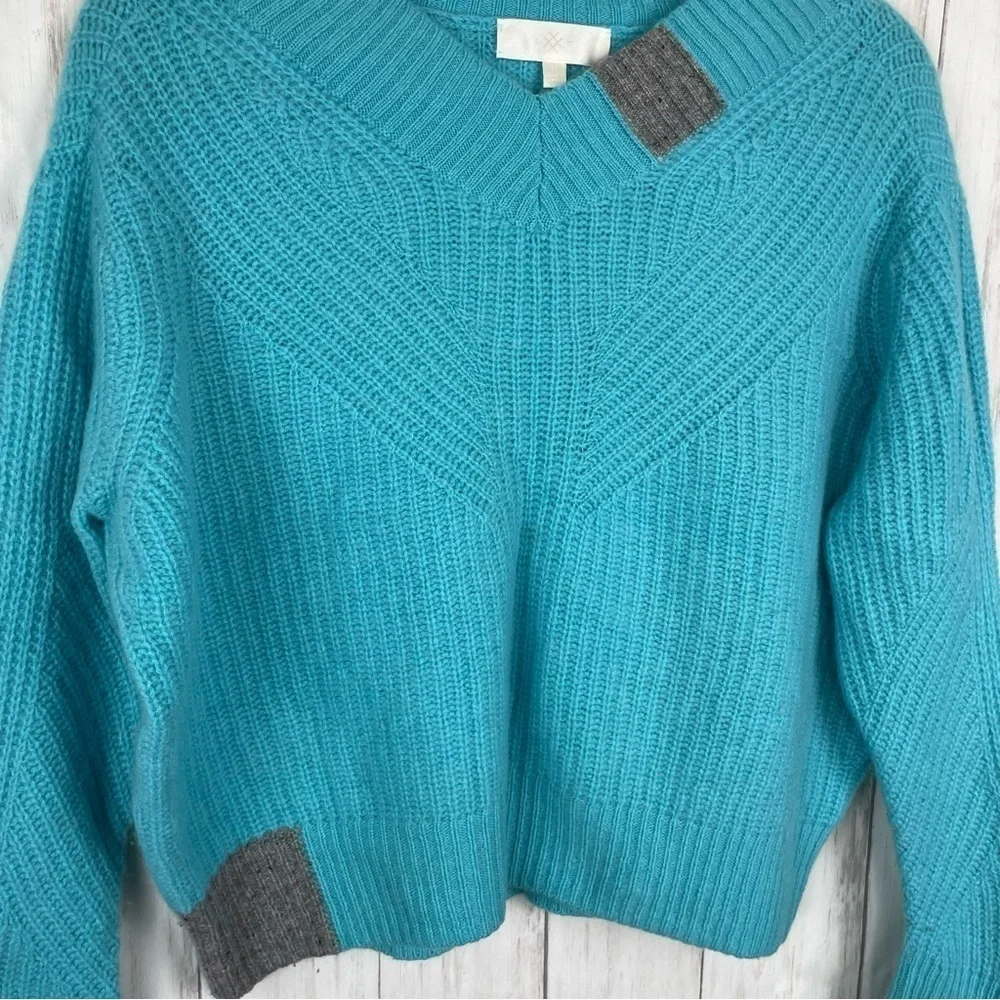 L#T 100% cashmere blue sweater with gray patches Medium